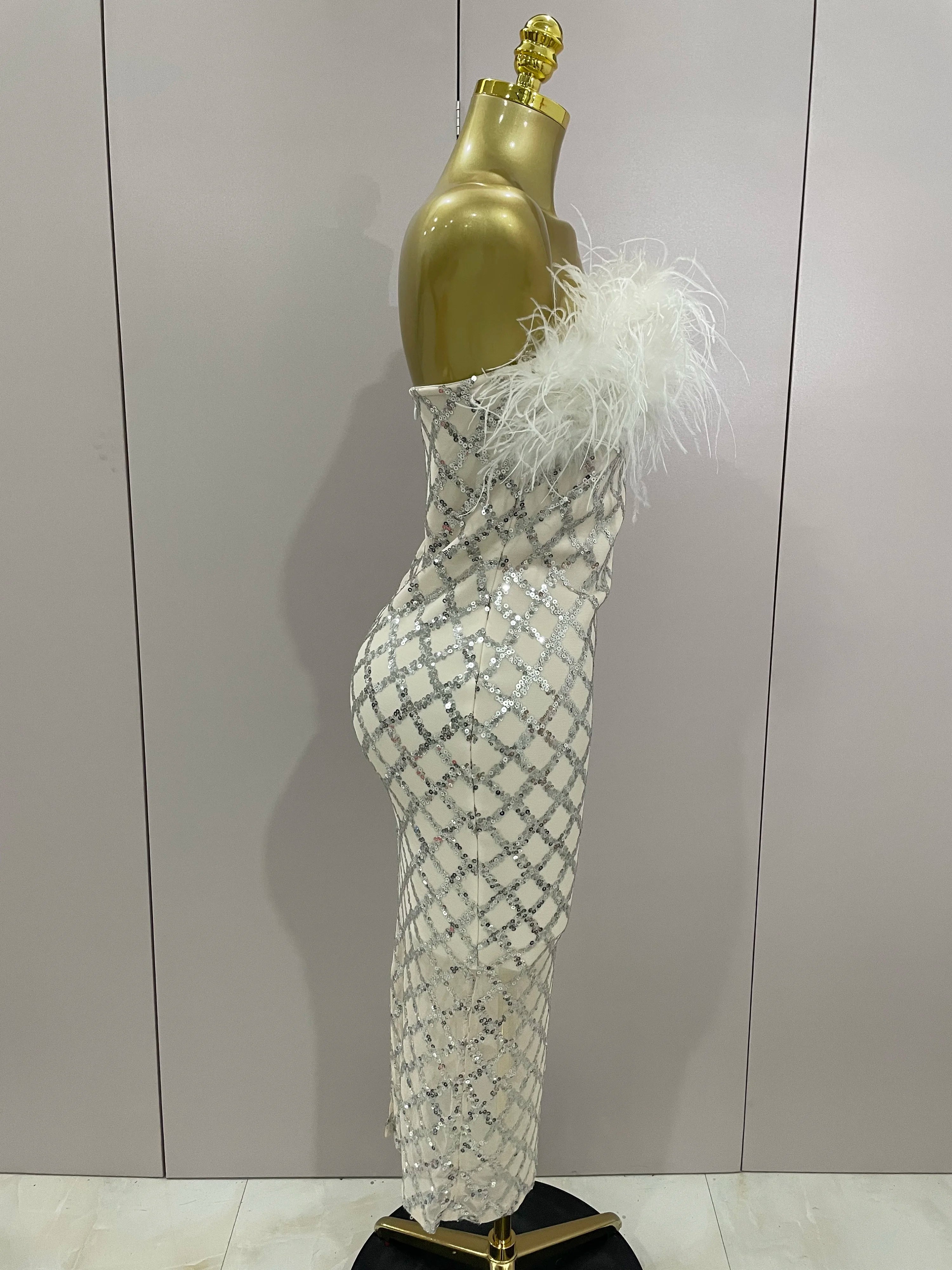2025 New Shinning White Feathers Sequins Straples Bodycon Dress Women Fashion Celebrate Luxury Birthday Party Cocktail Dress