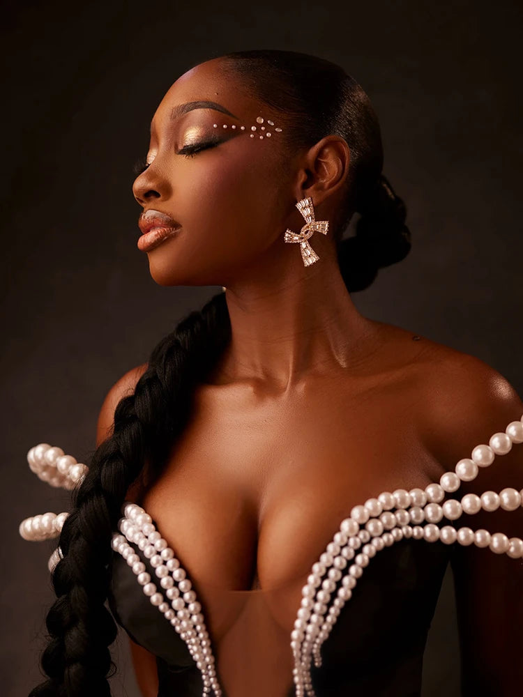 Chic Off-Shoulder Black Maxi Dress with Pearl Cut out High Slit Design for Gala Party Glamorous Gown