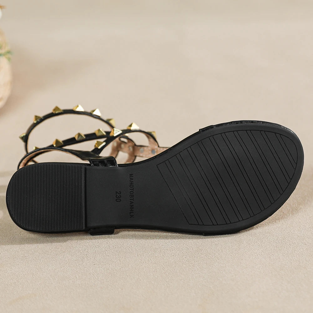 2024 new summer outdoor women's flat sandals British style Ladies Casual Roman Flats Stylish rivet design work and party 41-43