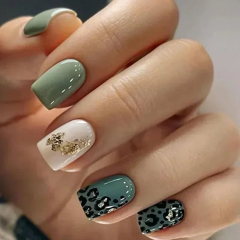 24Pcs Fashion Fake Nails Press on Short Square Head False Nail Art Black Starlit Sky Design Artifical Full Cover Nail Tips 451