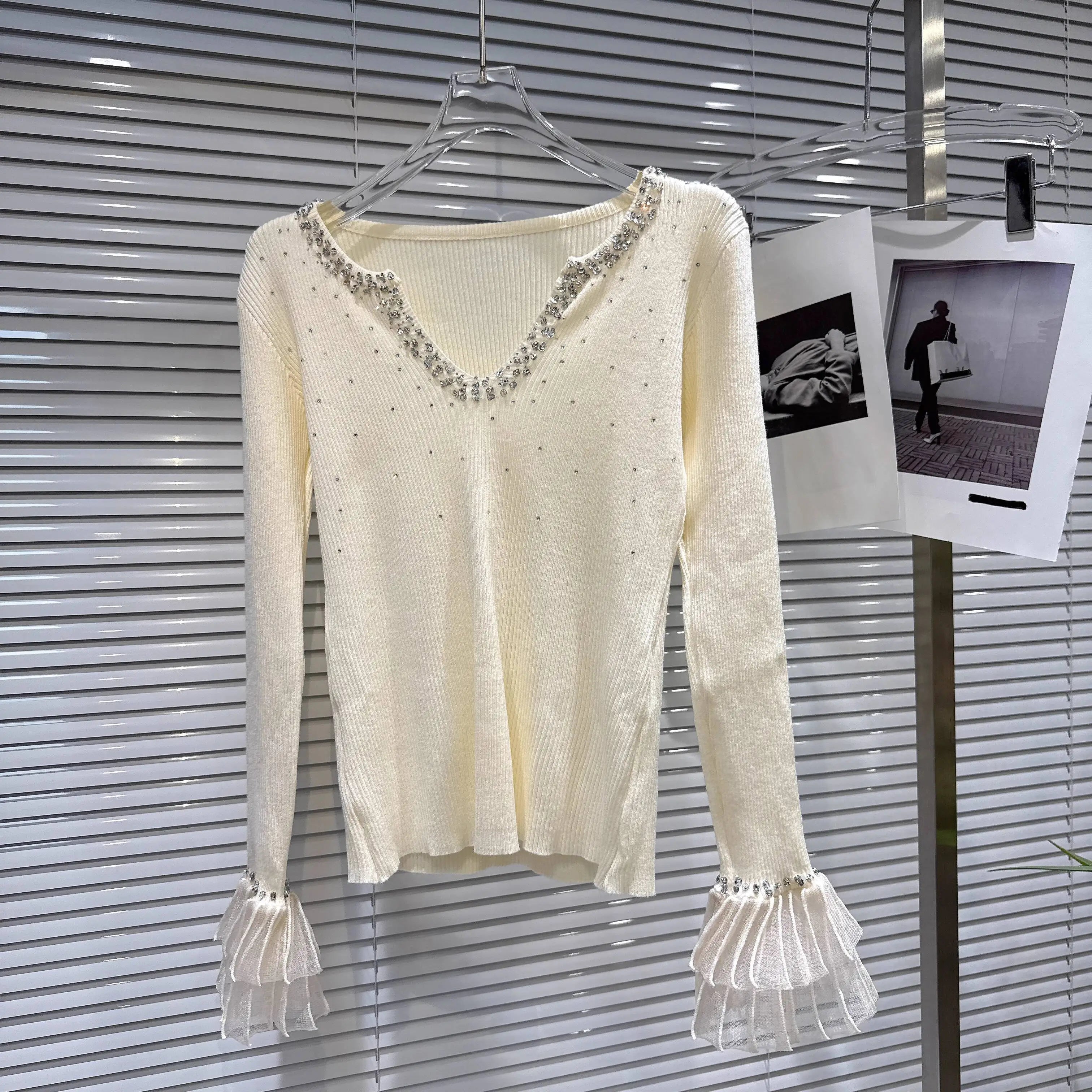 Winter New Sweet Temperament V-Neck Rhinestone Flower Bud Cuff Knitted Sweater For Women Slim Fit Pullover 11A07821 Creamy-white One Size