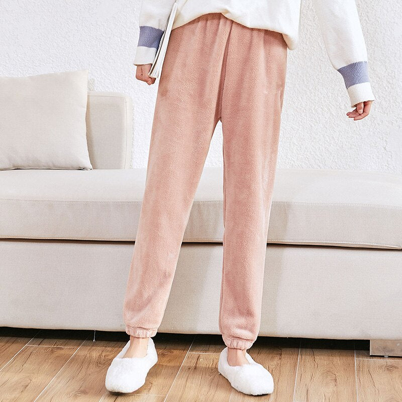 女性の冬のベルベットセットプルオーバーと弾性ウエストパンツセットカジュアル暖かいカシミヤセット女性の秋と冬