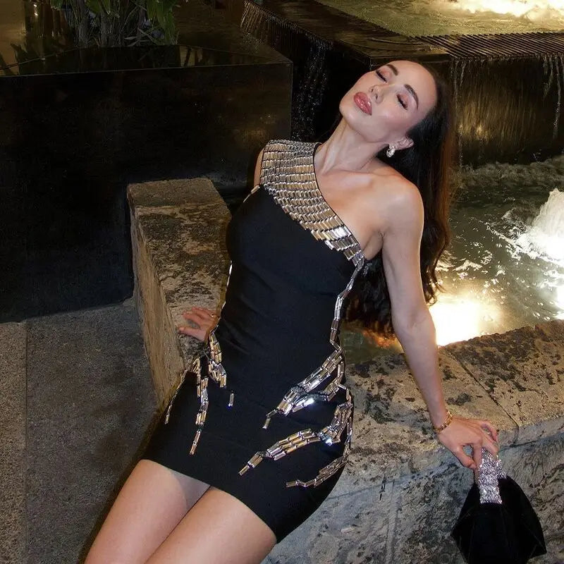 Women Sexy One Shoulder Sparkly Crystal Bodycon Mini Bandage Dress Fashion Celebrate Nightclub Party Outfit