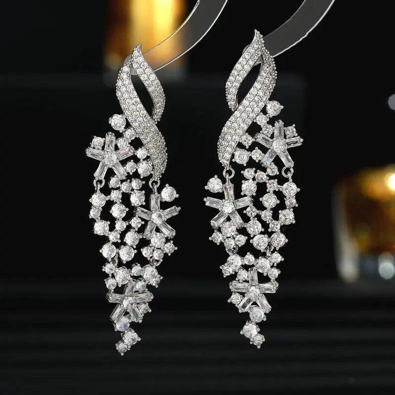 SUYU Fashion Dress Paired With Earrings Exaggerates The Grandeur Of Heavy Industry Earrings white