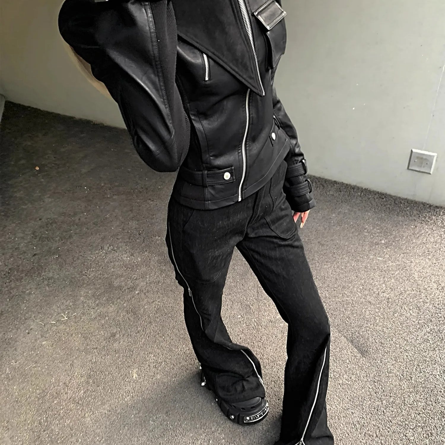 Lautaro Spring Autumn Cool Handsome Short Black Fitted Pu Leather Jacket Women Long Sleeve Zip Up Luxury Designer Clothing 2025