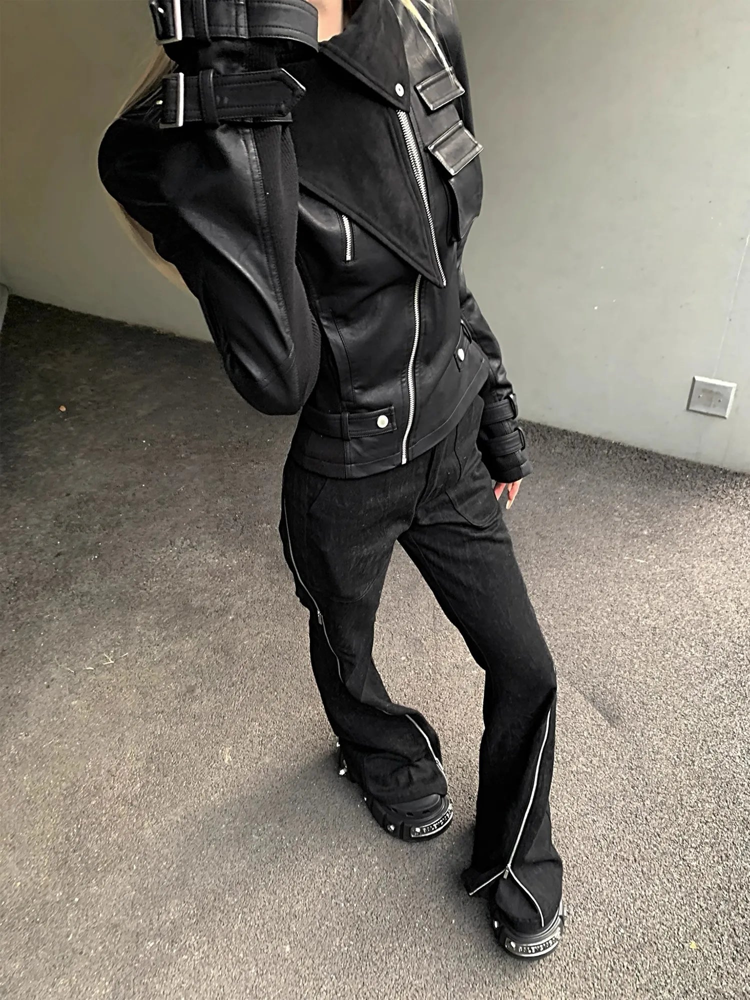 Lautaro Spring Autumn Cool Handsome Short Black Fitted Pu Leather Jacket Women Long Sleeve Zip Up Luxury Designer Clothing 2025
