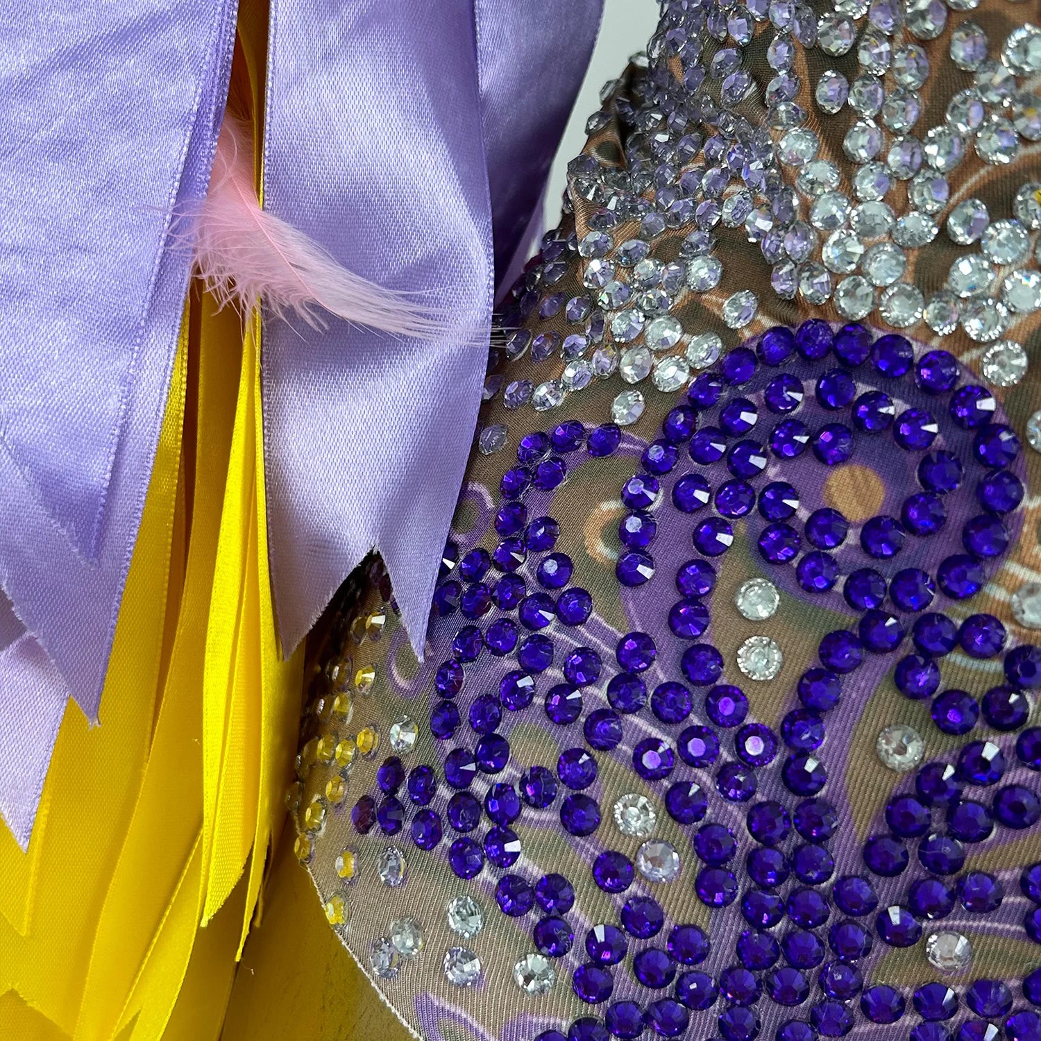 Fashion Stage Wear Ribbon Strip Feather Rhinestone Bodysuit Women Nightclub Bar Party Outfit Performance Dance Costume Caidai