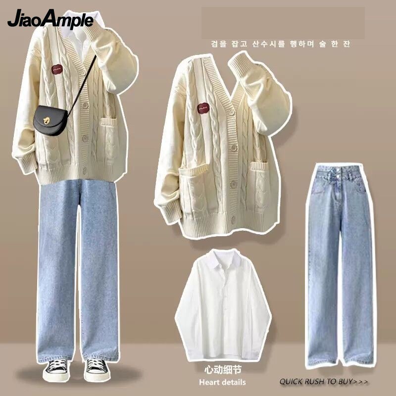 女性の秋冬ルーズセーターコート + シャツ + ジーンズスリーピース 2023 新しいマッチングセット韓国のエレガントなカーディガンデニムパンツスーツ
