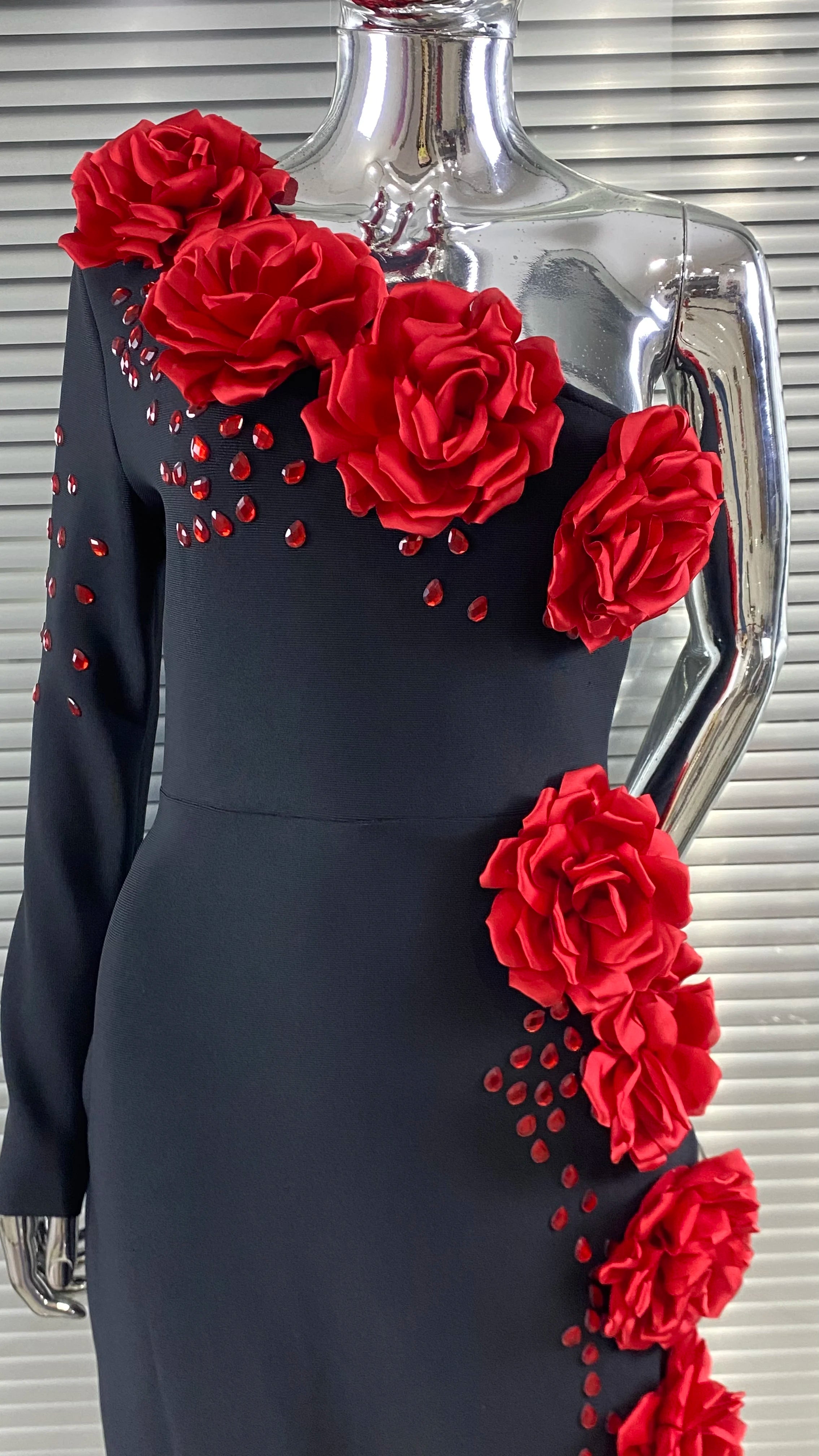 2025 New Red Flowers Shining Diamonds Sexy Oblique Shoulder Black Bandage Dress Woman Birthday Party Dress Wedding Party Outfit