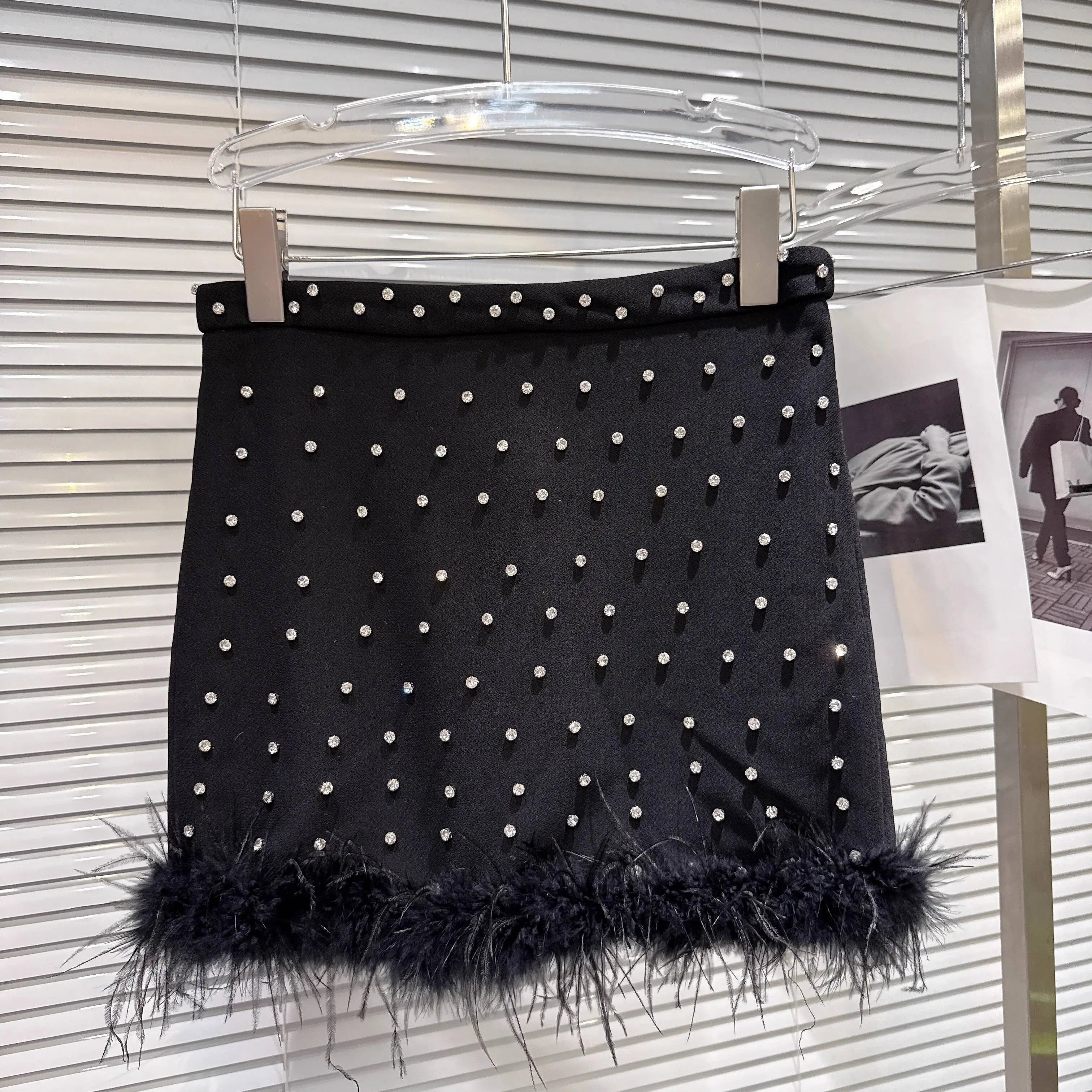 Winter New Fashion Rhinestone Feather Edge Halter Vest For Women Wrapped Hip A-line Skirt Female Trend 11A07864 only Black Skirt