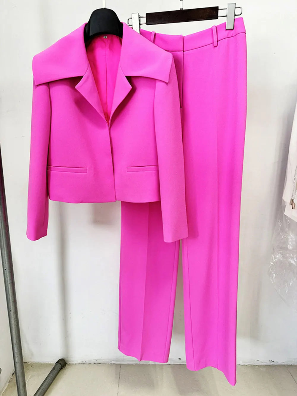2024 Elegant Women's Light Luxury Suit Pants Set with Large Collar Long Sleeve Slim Fit Short Suit Coat and Pants Two Piece Set Deep Pink