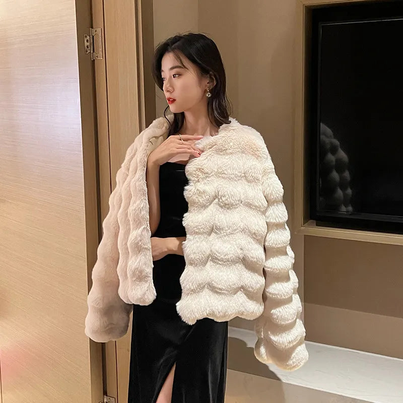White Fur Coat for Women Autumn and Winter Short Imitation Fur Plush Collarless Top Short Top Warm
