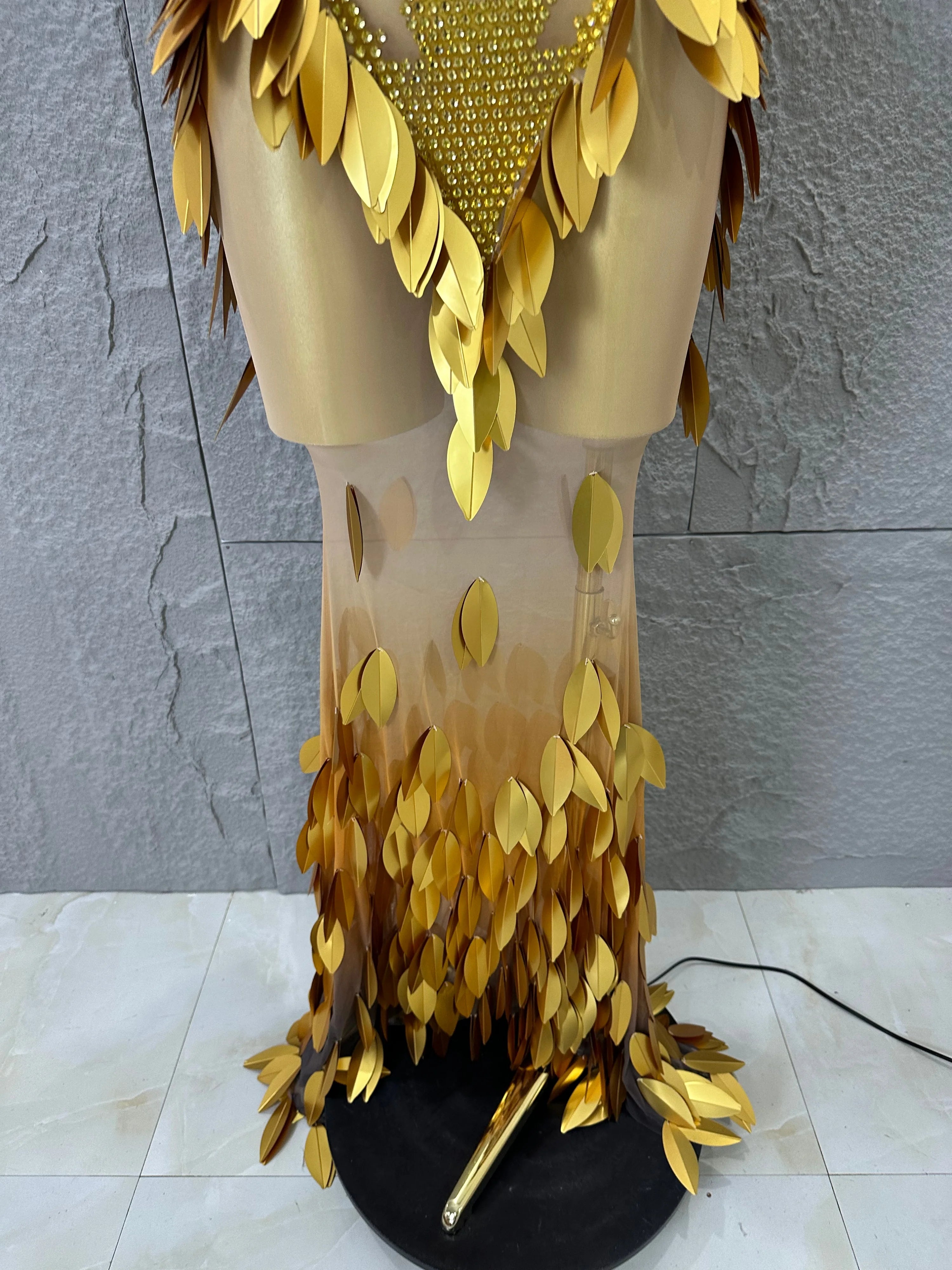 Luxurious Gold Strapless Dress Women Sexy Sheer Mesh Full Crystal Beaded Leaf Form-Fitting Mermaid Formal Event Party Costume