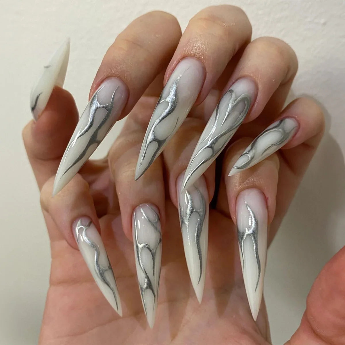 24Pcs Blue Cat Eye Y2k Fake Nails with Jelly Glue Long Almond False Nail Design Wearing Oval Press on Nails Tips for Spice Girls 3