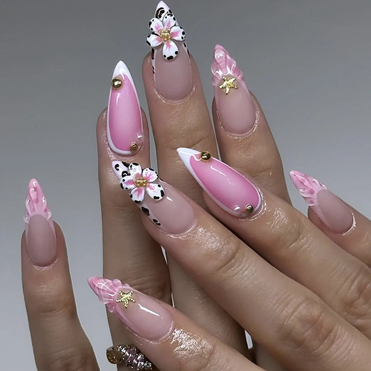 24Pcs Simple Press on Nails Full Cover Little Broken Diamonds Leopard French False Nails Stickers Blush Flowers Almond Manicure 2