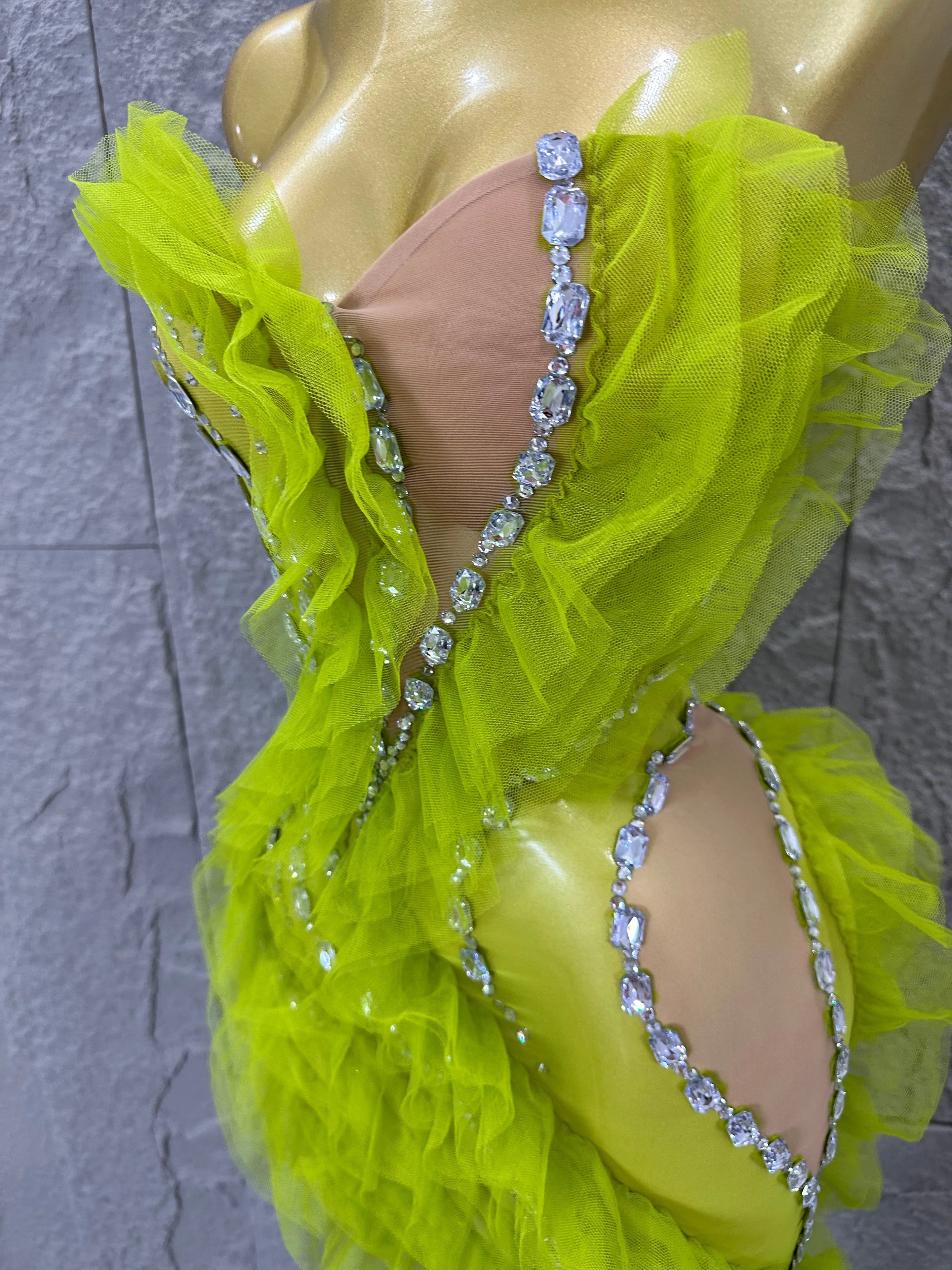 Luxury Green Sheer Mesh Ruffle Dress Neck Crystal Rhinestone Trim Cut Out Slim Fit Evening Wedding Guest Cocktail Party Dress