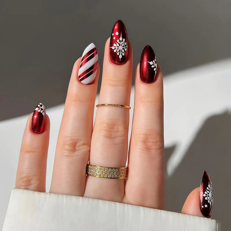 Christmas Fakse Nails 24Pcs Glossy Red Almond Press On Nails Snowflake/Striped Printed Women New Year Party Charm Manicure Y2