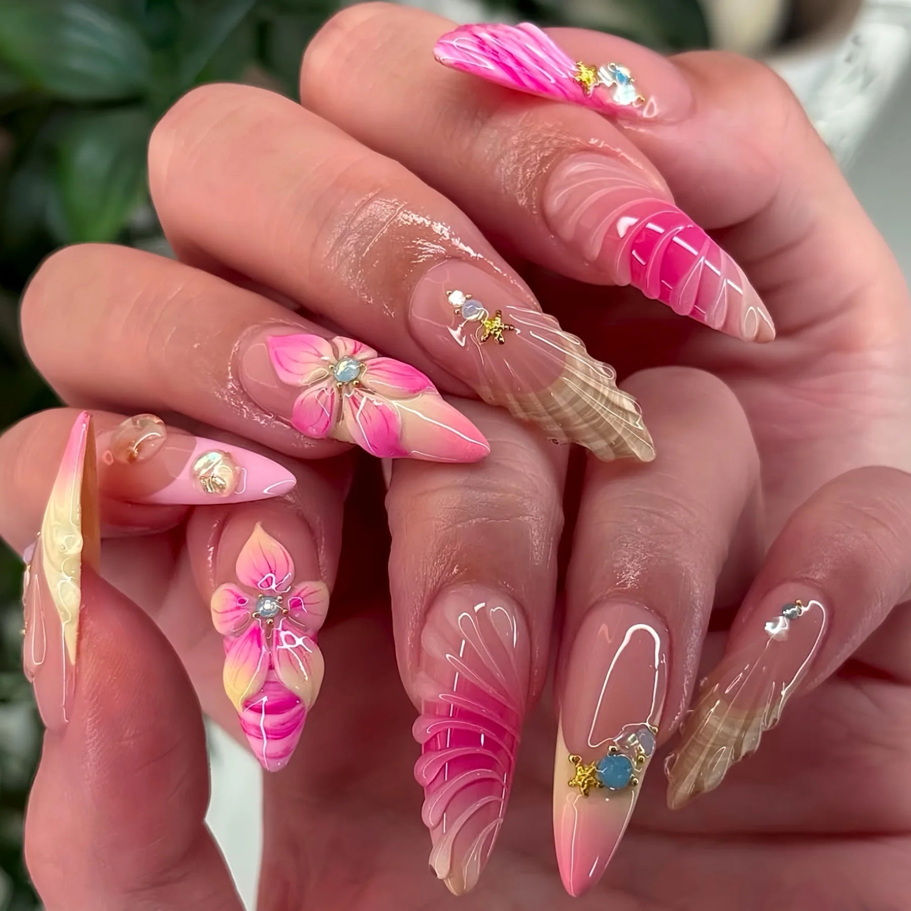 24Pcs 3D Shell Pattern Fake Nails with Starfish Gorgeous Pearl Flower Sweet Oval Nails Tips Reusable Short French Manicure Art 5