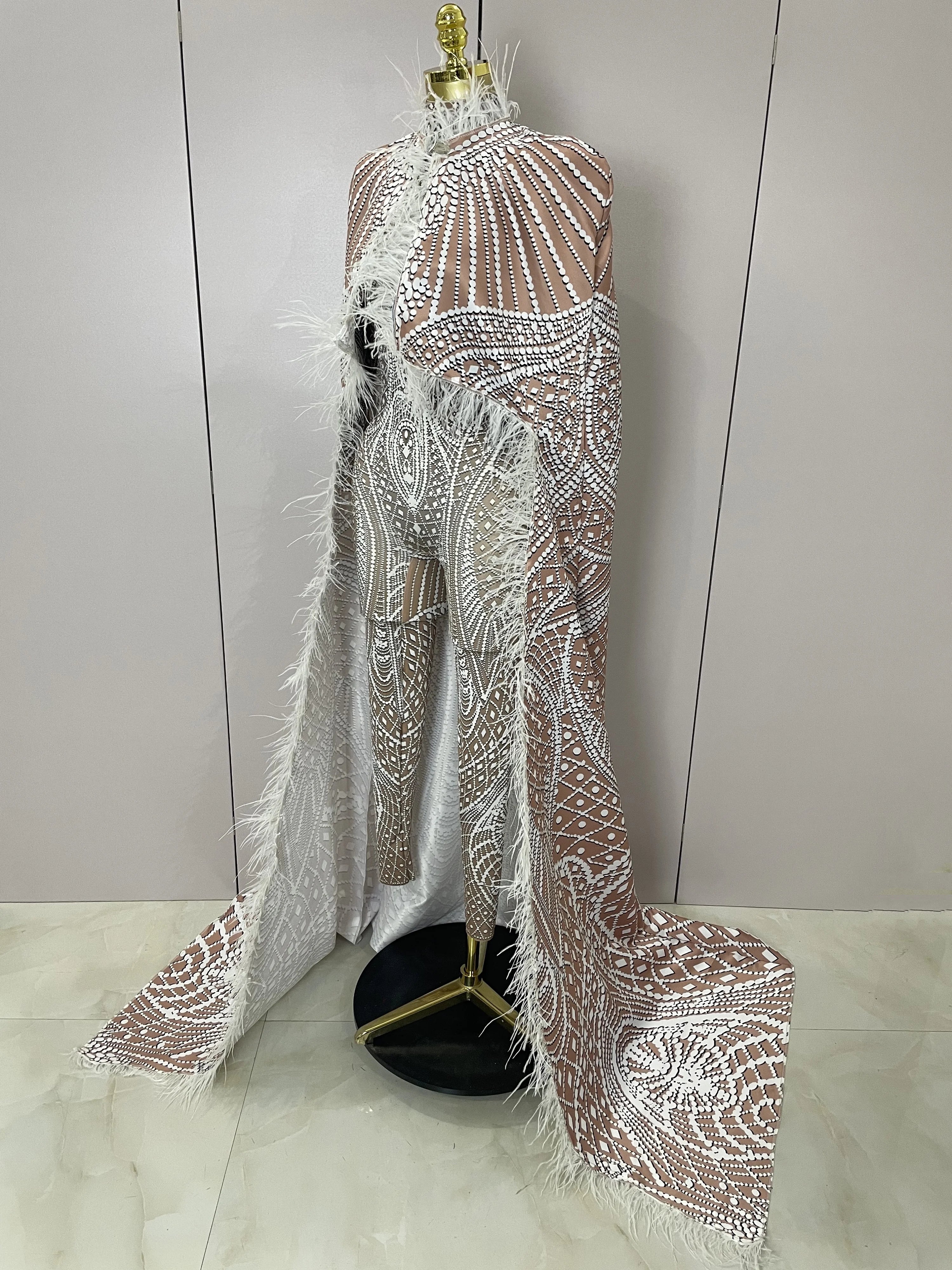 2025Luxury Feathers Cloak White Printing Sexy Sheath Jumpsuit Women Evening Party Bar Nightclub Singer Stage Performance Costume