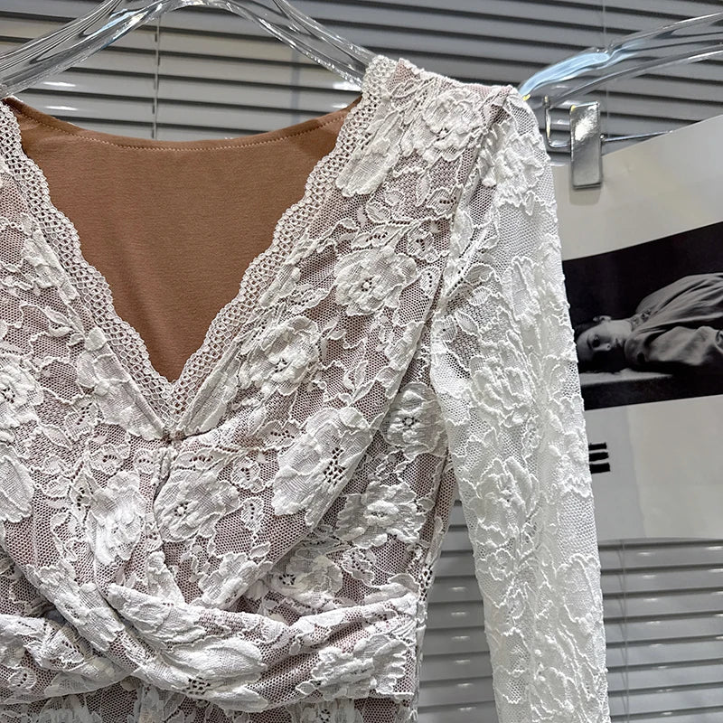 Winter New Fashion New V-neck Lace Patchwork Knot Lined Small Shirt For Women Slim Fit Versatile Tops Female 11A07612