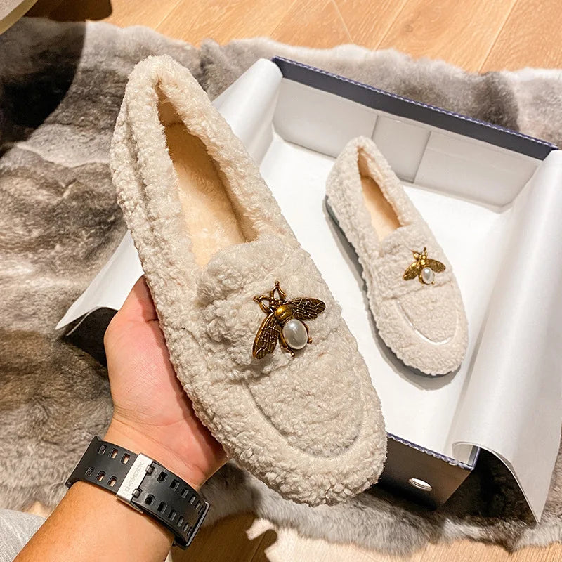 2023 New Women's Winter Plush Shoes Wear non slip warm flat bottomed snow boots Fashion belongs to decorative design Large 41-43 Ivory
