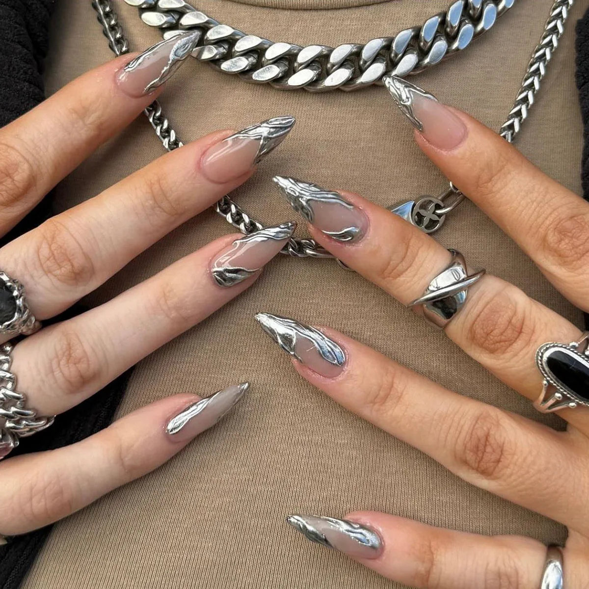 24Pcs Simple French Nails Art Tips Fake Nails 3D Design Wearable Full Cover False Nail Mid-length Almond Reusable Press on Nails 3326