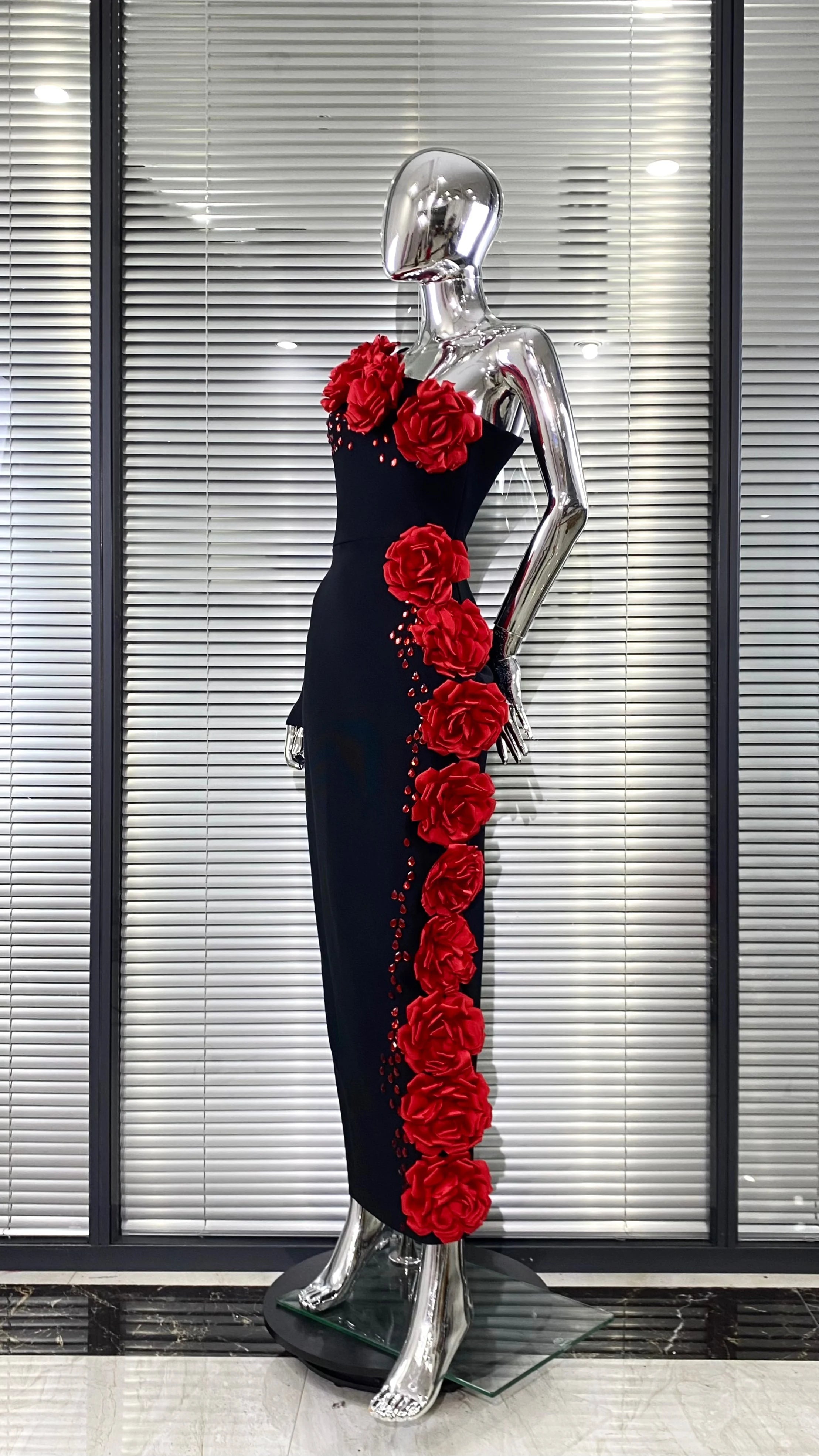 2025 New Red Flowers Shining Diamonds Sexy Oblique Shoulder Black Bandage Dress Woman Birthday Party Dress Wedding Party Outfit