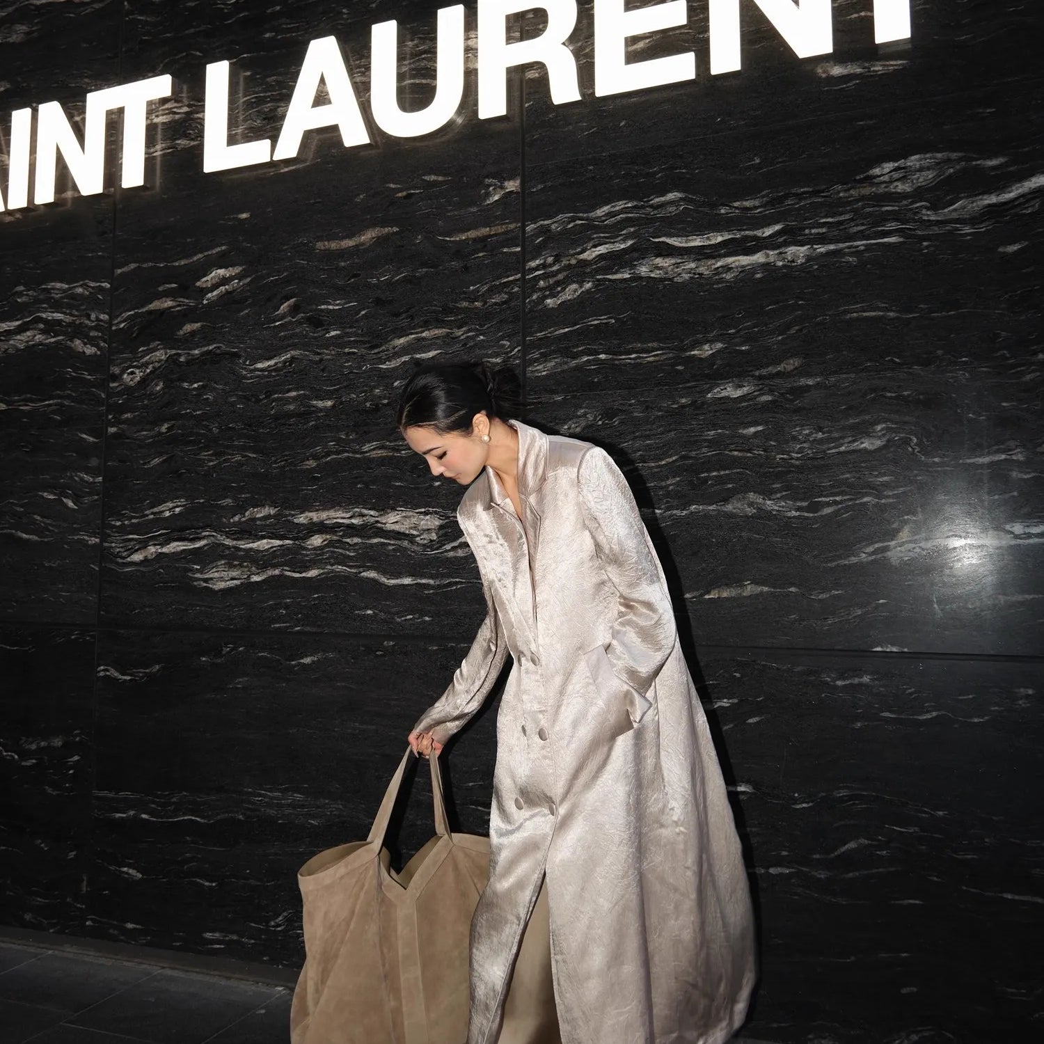 Lautaro Autumn Extra Long Thin Shiny Champagne Trench Coat for Women Shoulder Pads Elegant Stylish Luxury Designer Clothes 2025