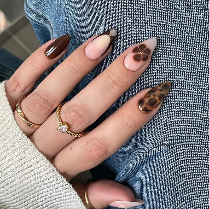 24Pcs Simple French Nails Art Tips Fake Nails 3D Design Wearable Full Cover False Nail Mid-length Almond Reusable Press on Nails 958