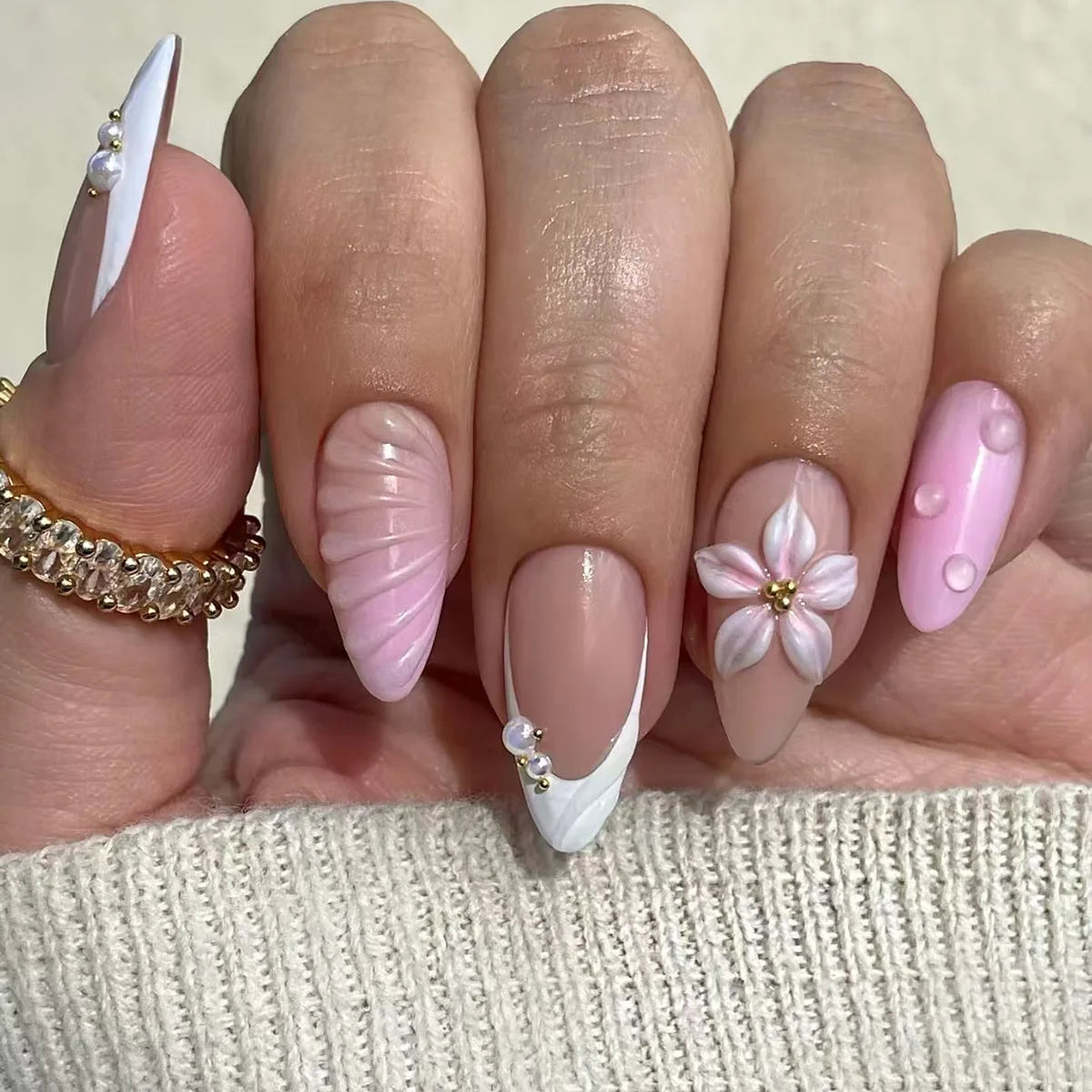 24Pcs 3D Shell Pattern Press on False Nails with Green Camellia Design Short Round Head Wearable Almond French Fake Nail Set 1068