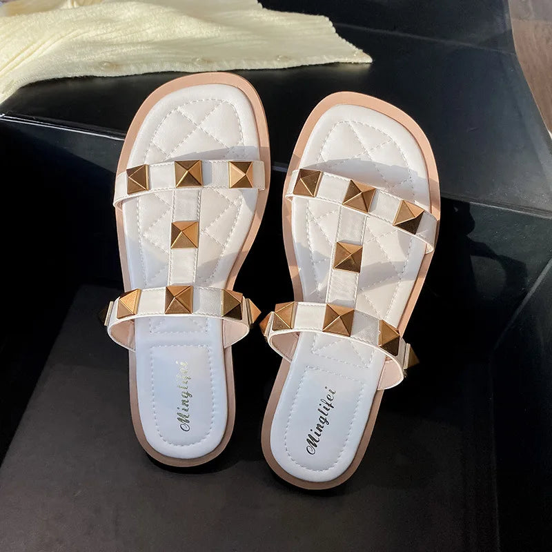 2023 Women's Summer Outdoor Sandals ladies casual slippers flat shoes Fashion rivet design office and walking wear Ivory