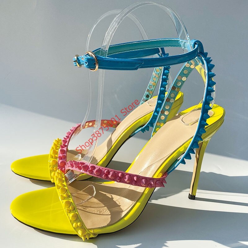 Rivets croix sangle été talons sandales femmes talons fins sandales couleur clouté été classique chaussures de fête