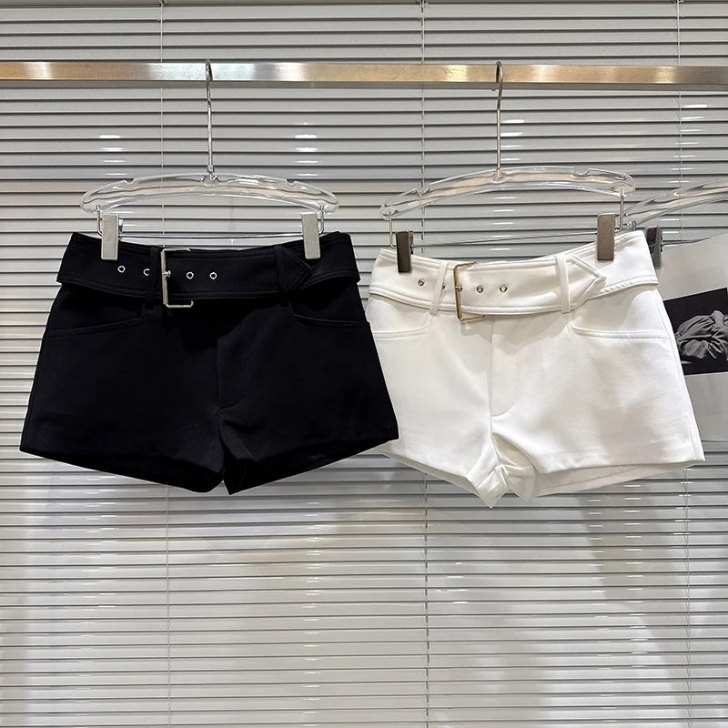 Winter New Elegant Metal Buckle Wide Waistband Straight Short Pants For Women Solid Color Shorts Female 11A07477