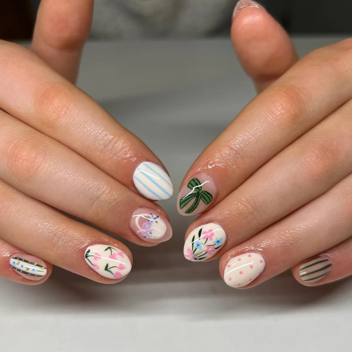 24Pcs Simple White Fake Nail Tips with Flower Bow Polka Dot Design Short Round Head Press on Nails Detachable Blue False Nails W1971