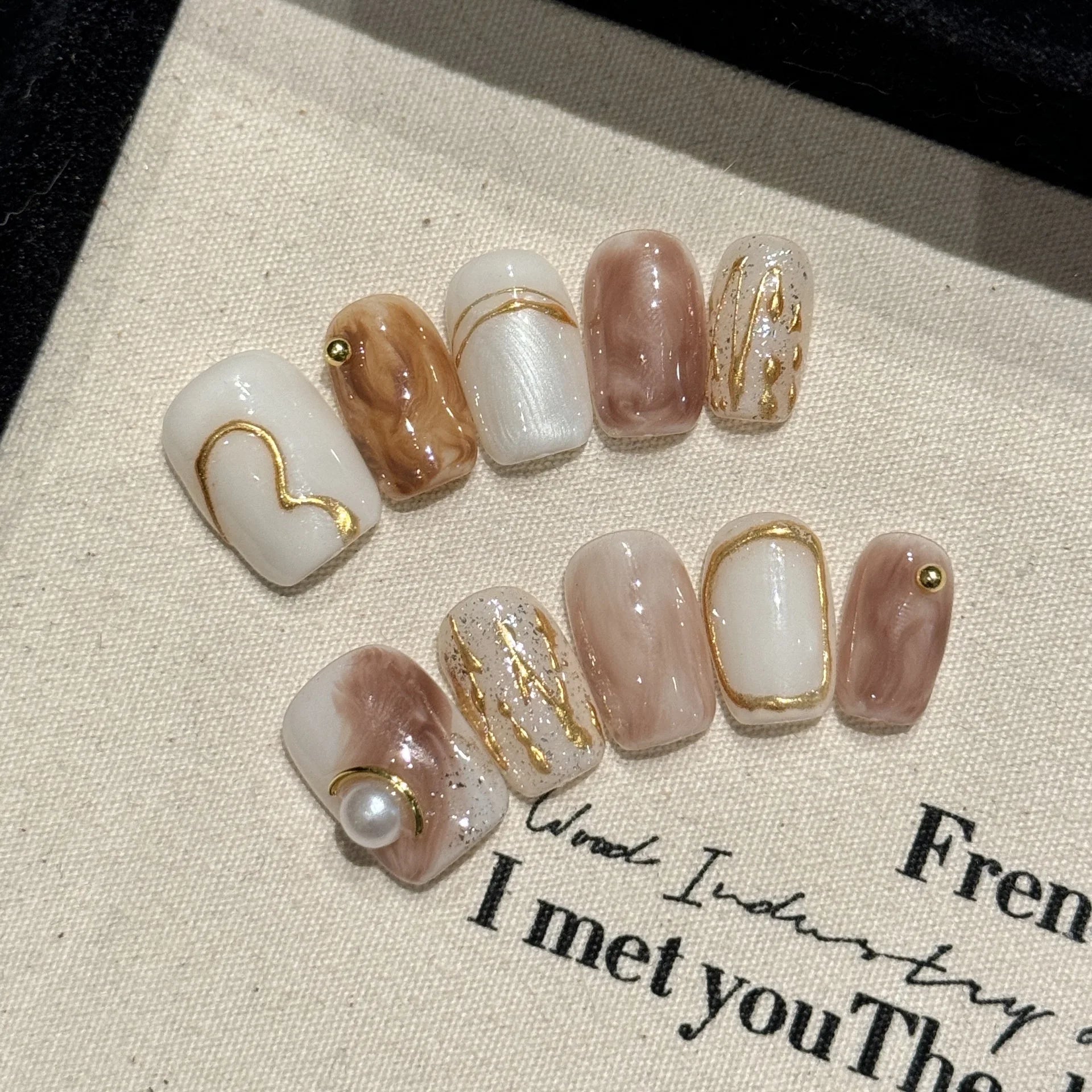 10Pcs Mid-length Fake Nails New Caramel Amber Ballet Square Wearing Nail Set with Cat Eye Gold Foil Autumn French Manicure Nail