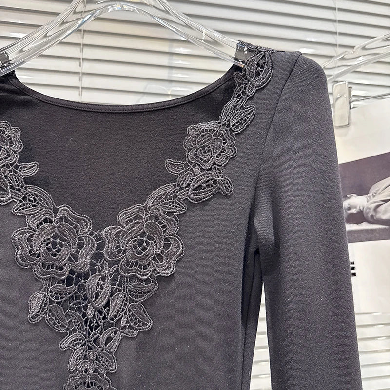 Winter New Fashion V-neck Lace Embroidery Collar Edge Shoulder Pad Base T-shirt For Women Slim Fit Top Female 11A07756