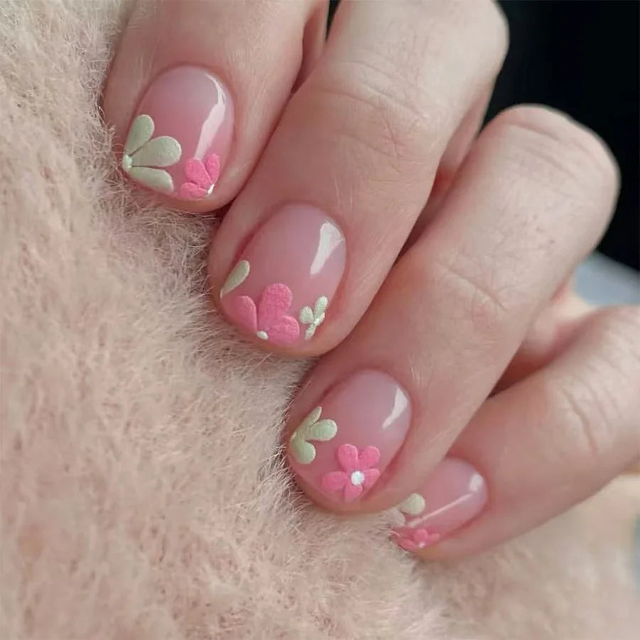 24Pcs Short Square Gradient Fake Nails with Jelly Glue Red Fresh Strawberry Fruit Flower Design Press on Nails Wearable Finished 3