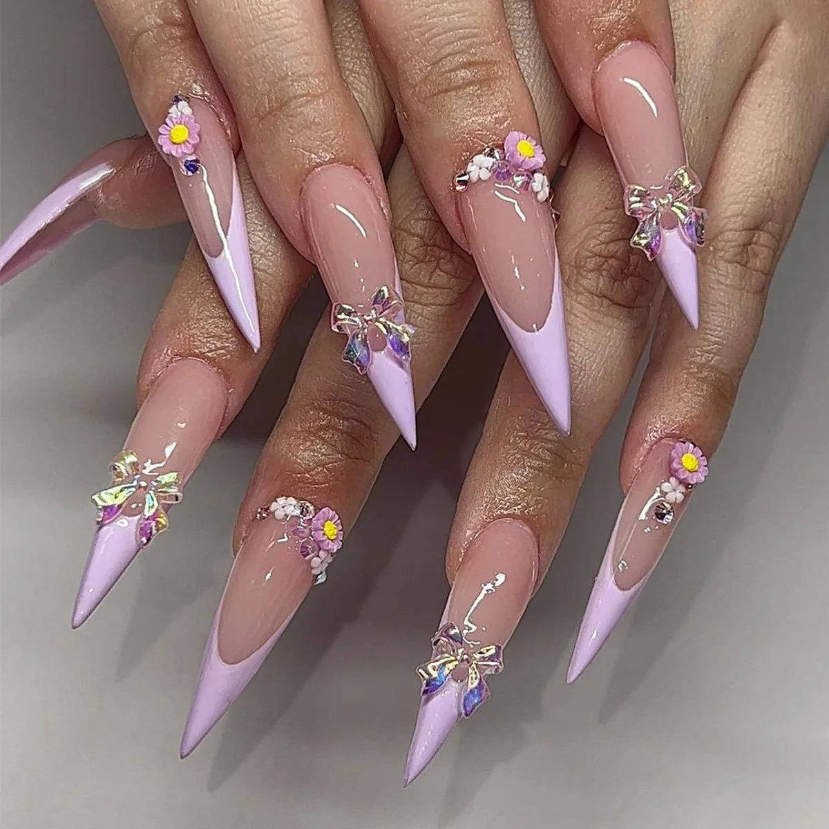 24Pcs Fashion Stiletto Press on Fake Nails with Rhinestone Y2k Almond False Nails Set Strawberry Design Full Cover Manicure Tips 3393
