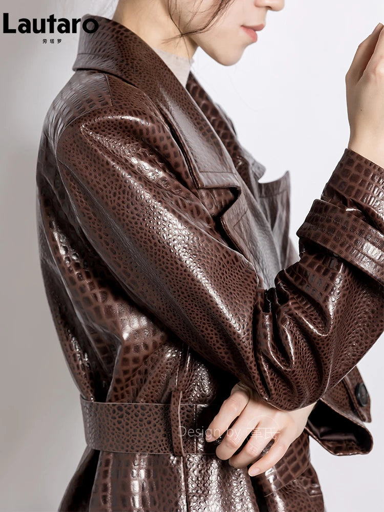 Lautaro Spring Autumn Long Shiny Reflective Crocodile Print Patent Faux Leather Trench Coat for Women Luxury Designer Clothes