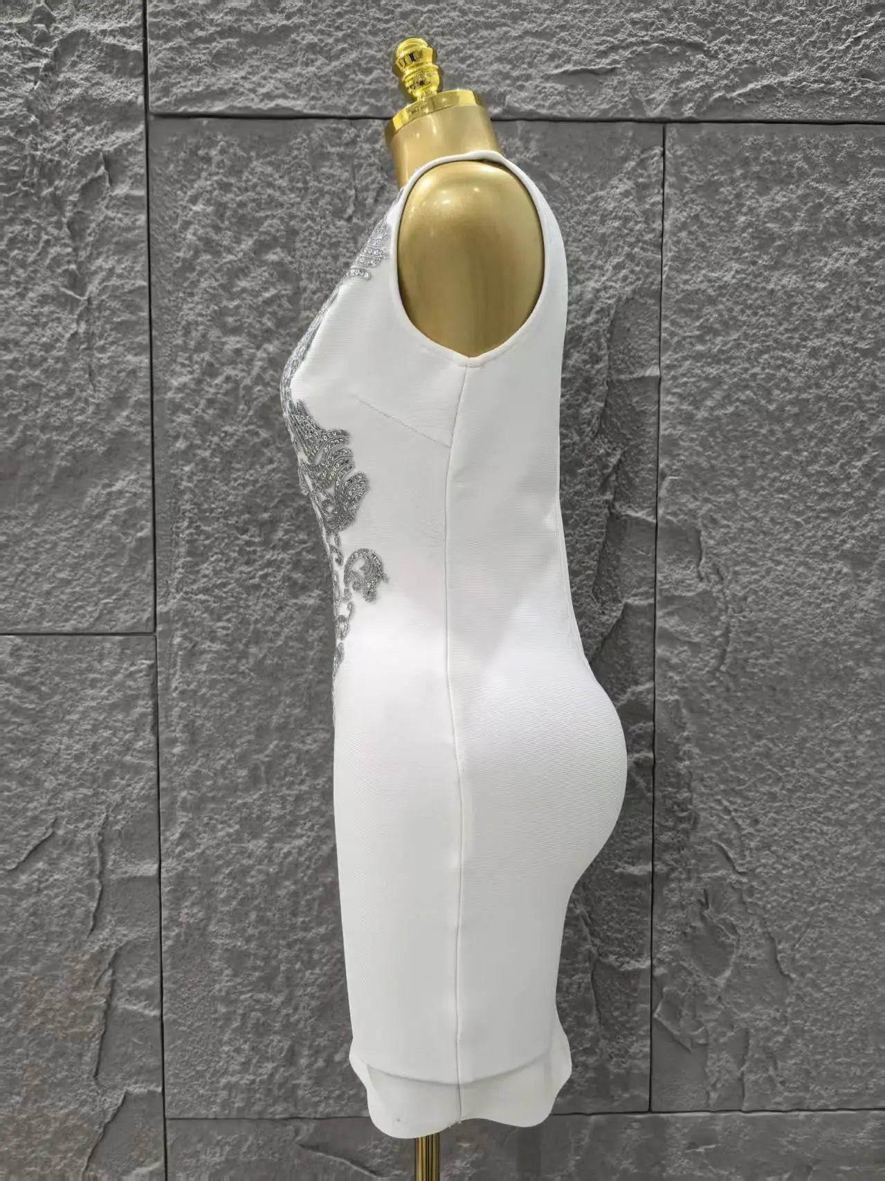 White Color Women Sleeveless Sexy V-Neck Sequins Bodycon Mini Bandage Dress Fashion Celebrate Nightclub Party Birthday Outfit