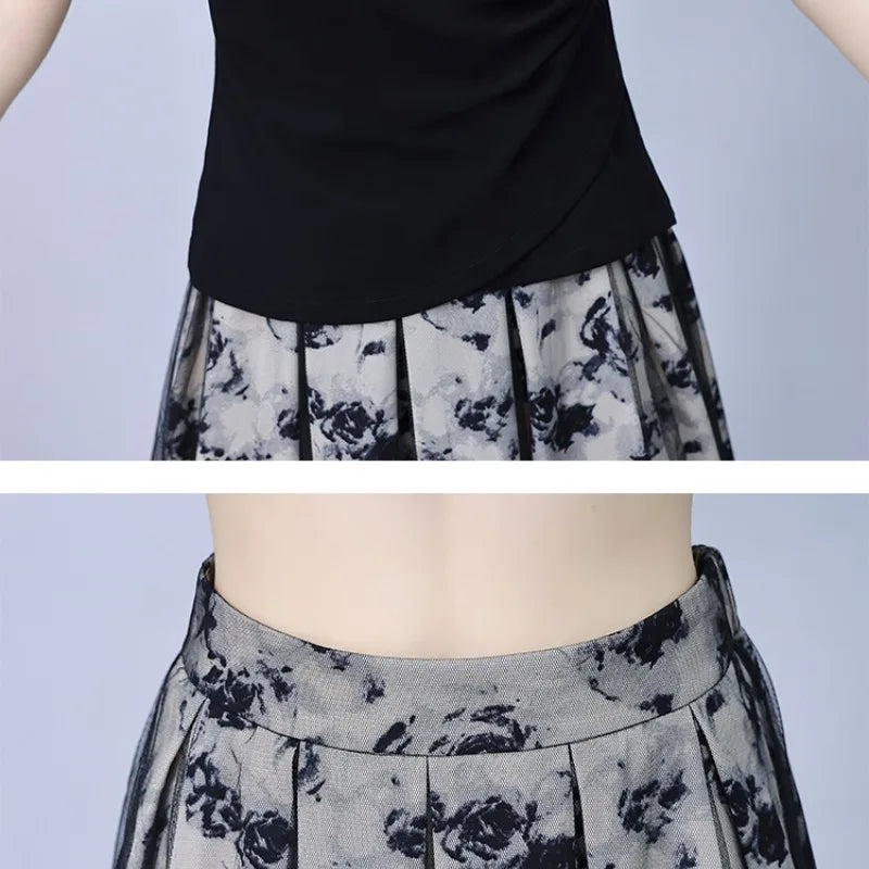 Slim Fit Fashion 2024 Summer Women's Pullover V-neck Splicing for Slimming and Flesh Blocking Stylish Printed Half Skirt Suit