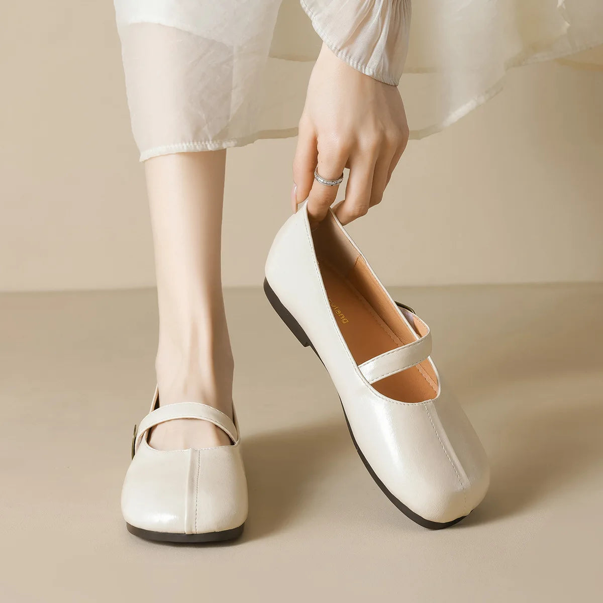 New spring women's outdoor shoes Round toe design Mary Jane shoes Ladies casual flat shoes Work boat shoes Large sizes 41-43