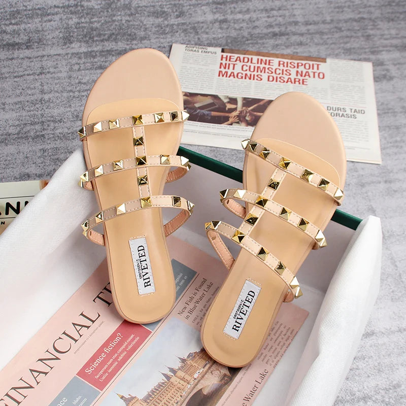 2023 summer women's sandals ladies casual slippers flat shoes simple style Fashion rivet design walking and shopping Large size Khaki