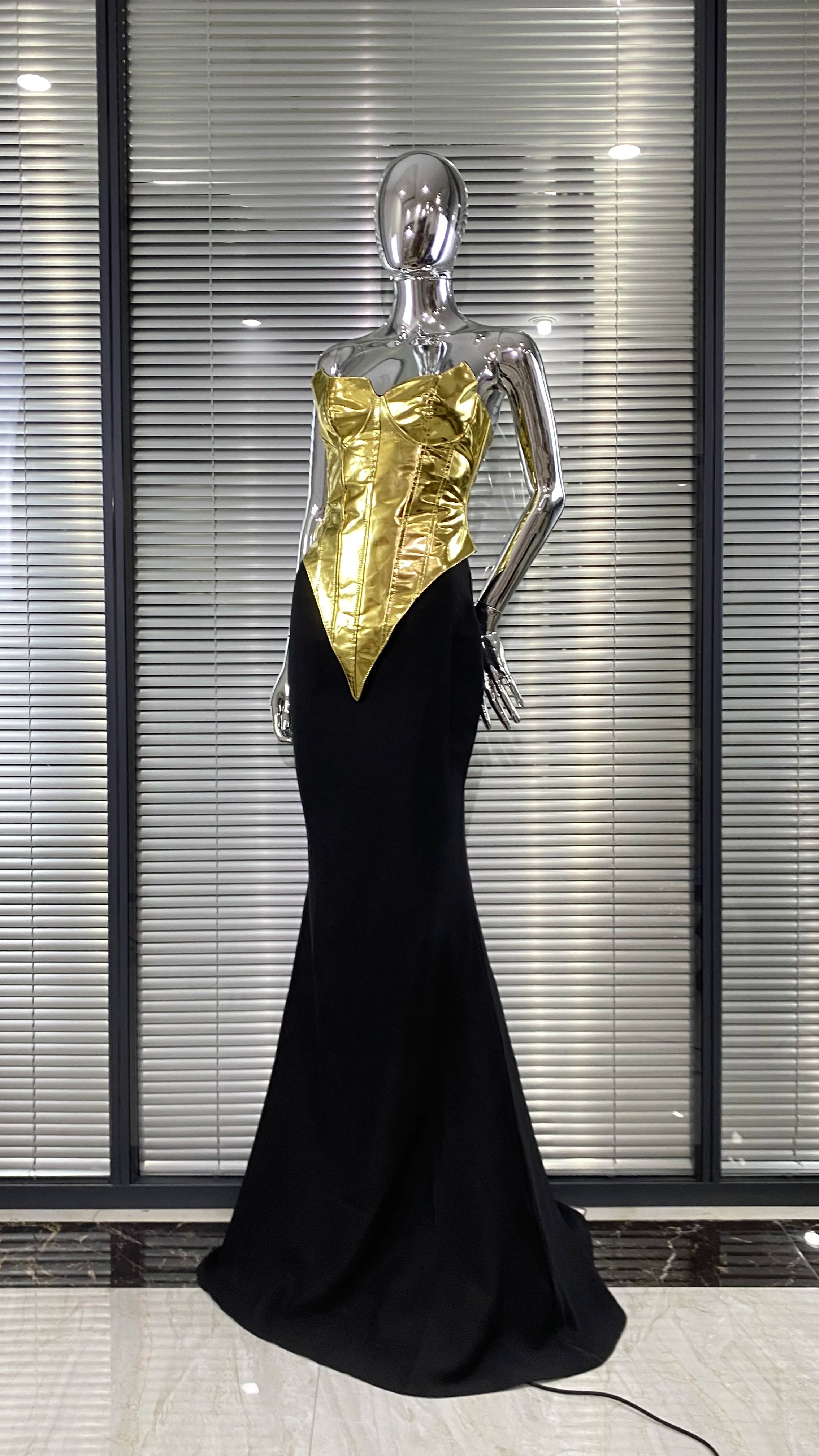 2025 Fashion Glod PU Woman Set Strapless Tops And Package Hips Balck Skirt 2 Pieces Evening Party Outfit Performance costume