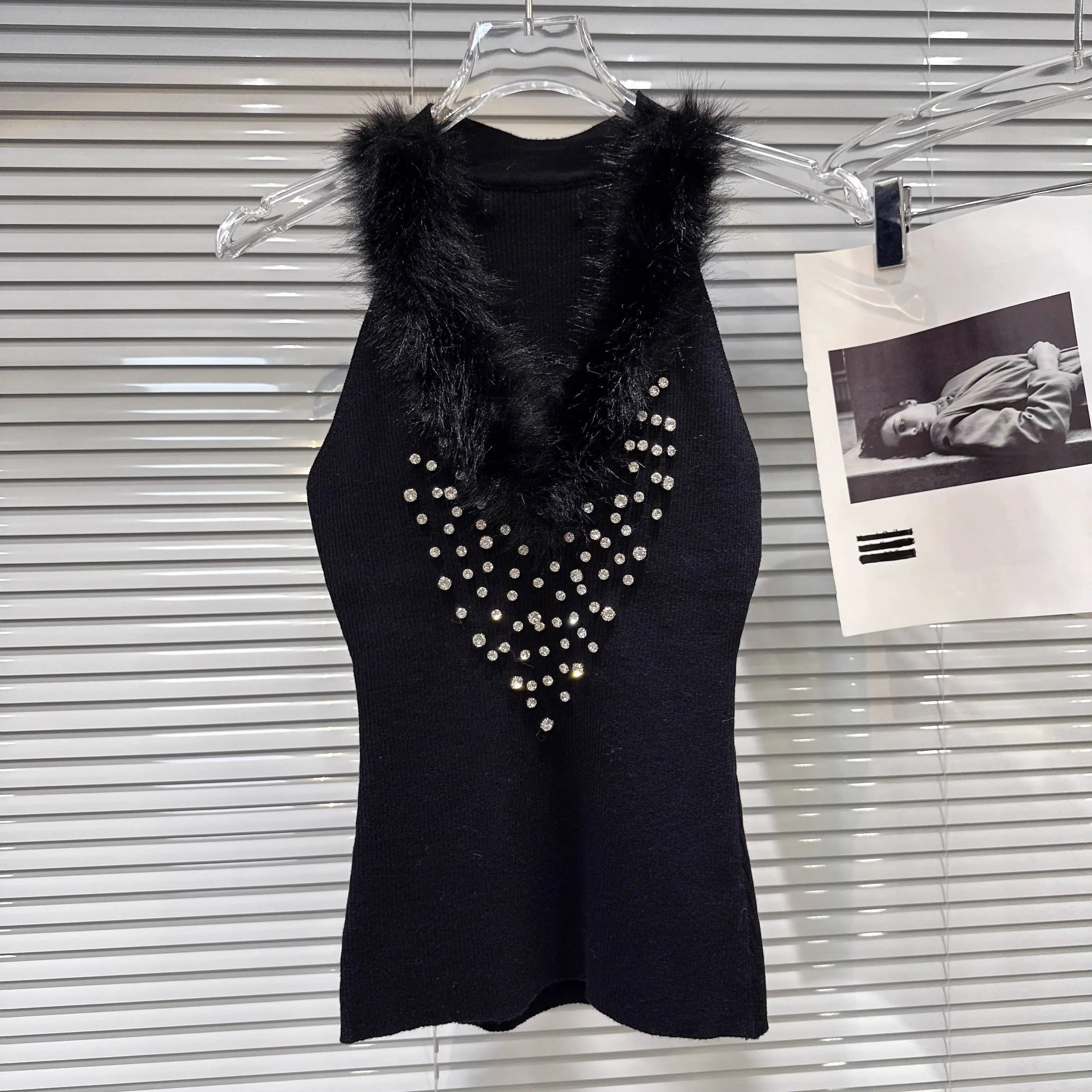Winter New Fashion V-neck Furry Collar Rhinestone Design Knitted Vest Camisole For Women Slim Fit Tank Top 11A07754 Black One Size