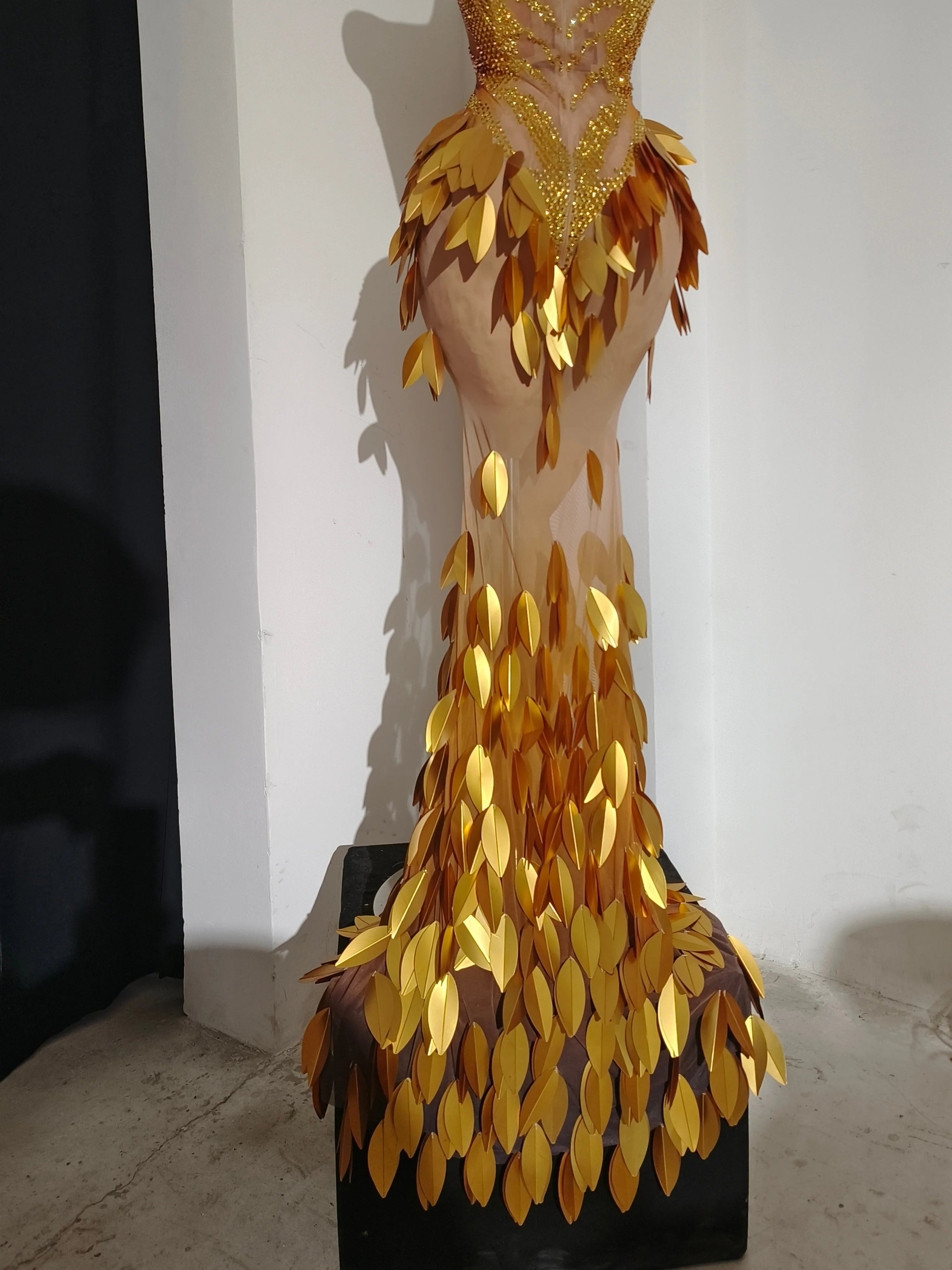 Luxurious Gold Strapless Dress Women Sexy Sheer Mesh Full Crystal Beaded Leaf Form-Fitting Mermaid Formal Event Party Costume