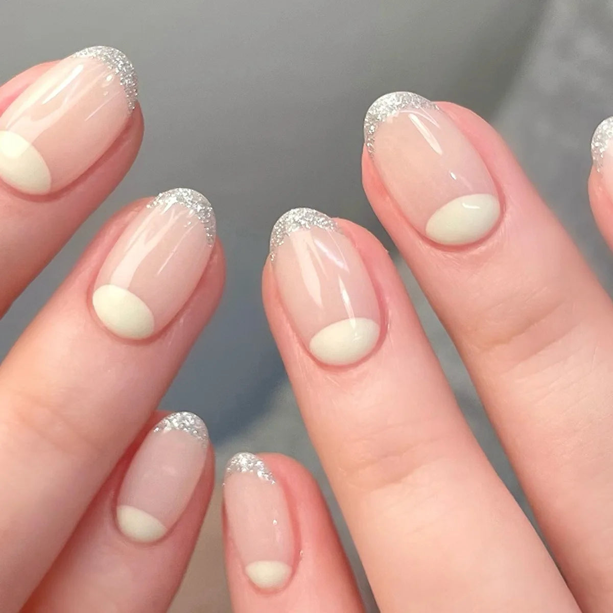 24Pcs Simple Glitter False Nails with Glue Short Oval Almond Fake Nails Yellow Crescent Full Cover Nail Tips Art Press on Nails 1