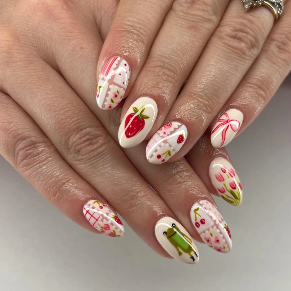 24Pcs Simple White Fake Nail Tips with Flower Bow Polka Dot Design Short Round Head Press on Nails Detachable Blue False Nails W1968