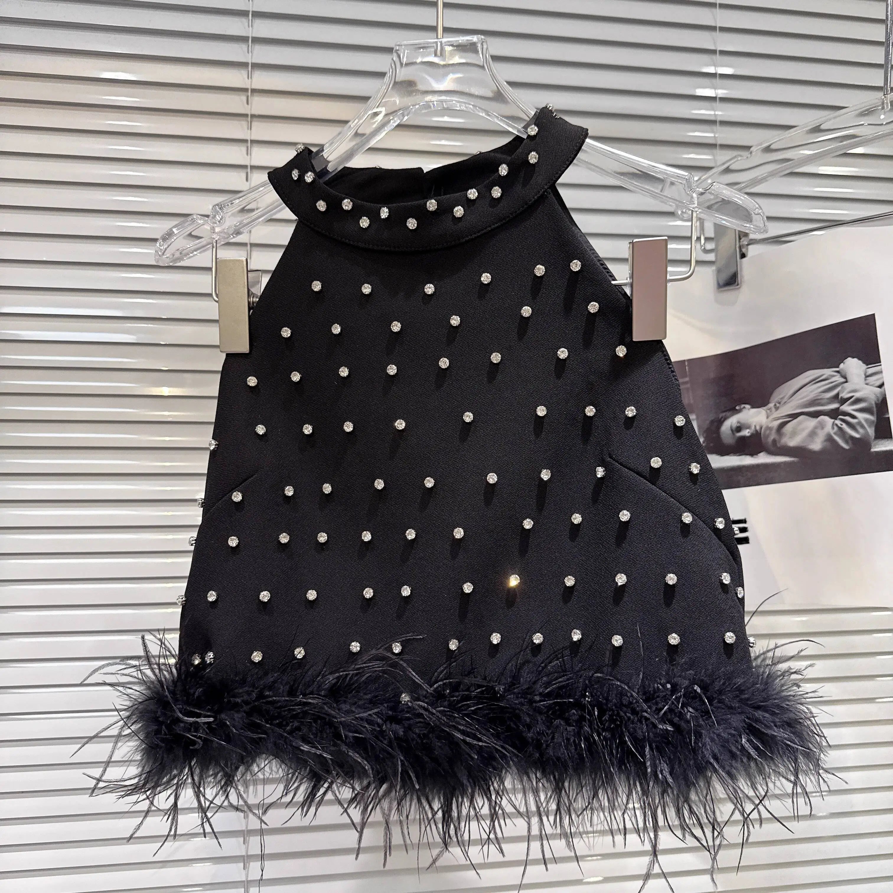 Winter New Fashion Rhinestone Feather Edge Halter Vest For Women Wrapped Hip A-line Skirt Female Trend 11A07864 only Black strap