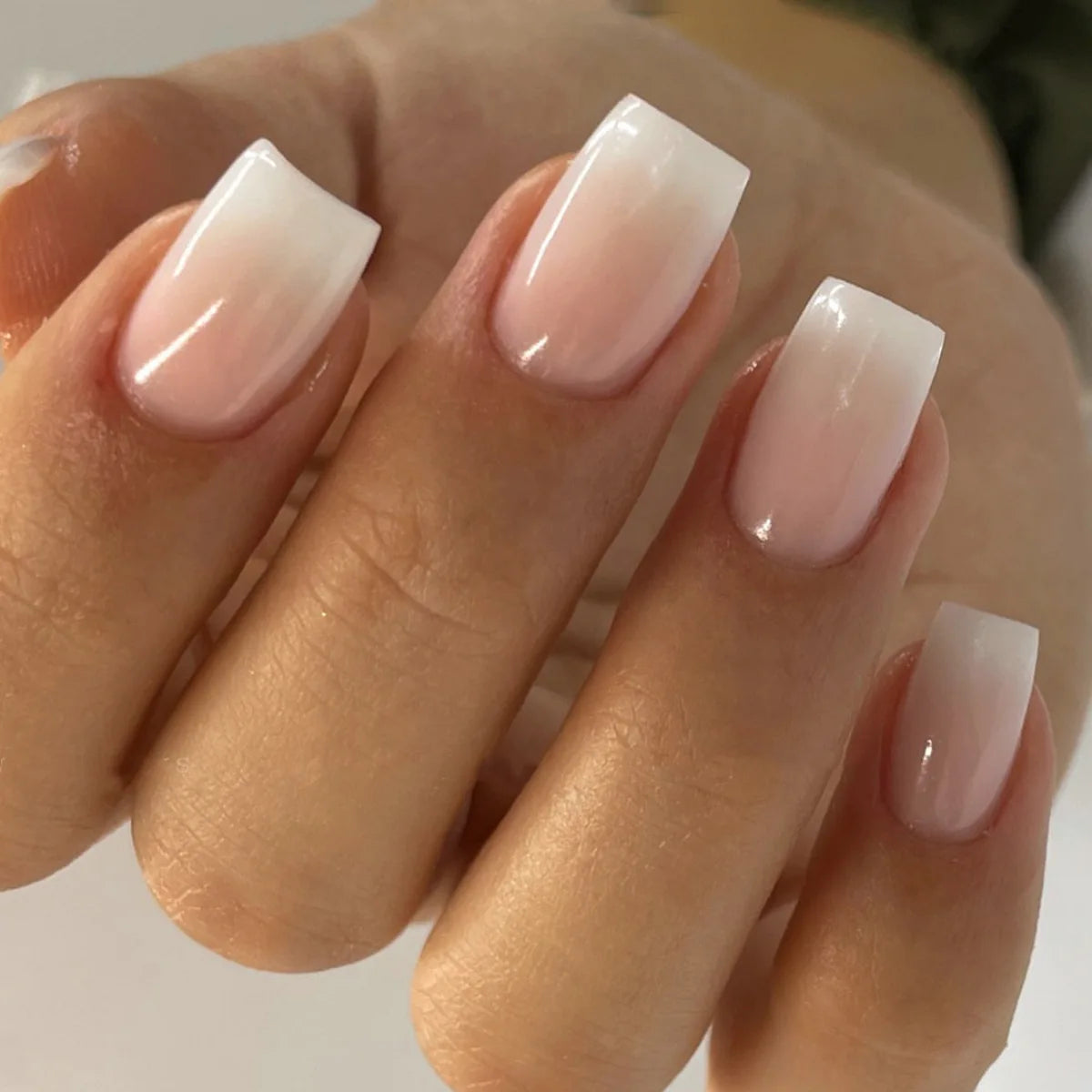 24Pcs Nude Pink Short Fake Nails Gradient Press on Nail Set Short Square Head Simple Manicure Tips Wearable Full Cover Fake Nail 3